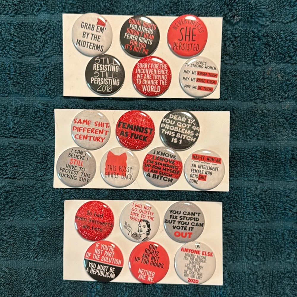 19 Feminist buttons